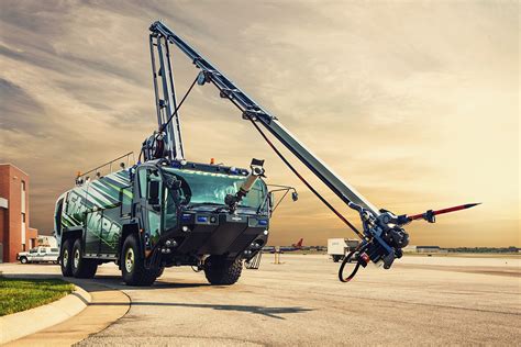 OSHKOSH DEBUTS STRIKER 6 X 6 WITH 65-FOOT SNOZZLE HRET AT ARFF WORKING GROUP ANNUAL CONFERENCE