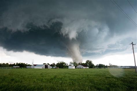 Tornadoes hit Plains; 2 dead, homes destroyed in Oklahoma - Chicago Tribune