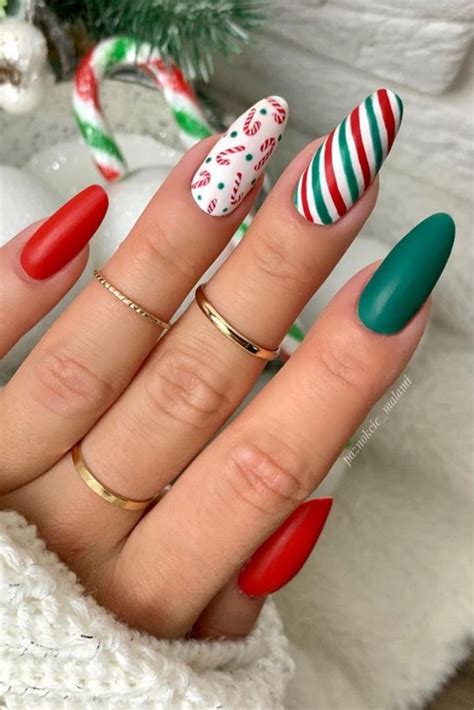 30 Stunning Red And Green Christmas Nails - Girl In Cali