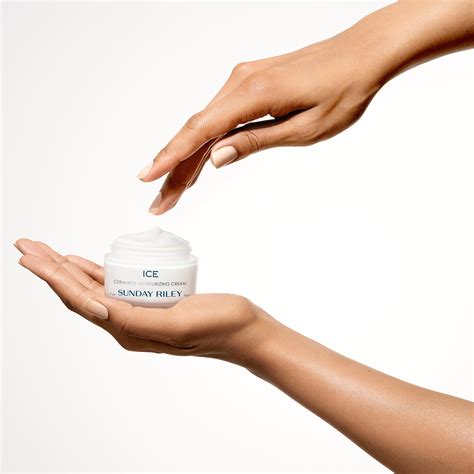 Ceramide-enriched moisturizer replenishes the skin with lasting ...