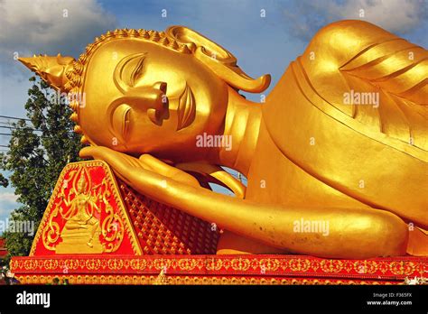 Giant sleeping buddha hi-res stock photography and images - Alamy