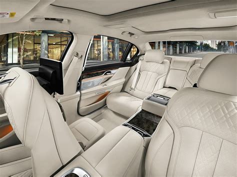 BMW 7 series interior designed for ultimate luxury & fort (com imagens ...