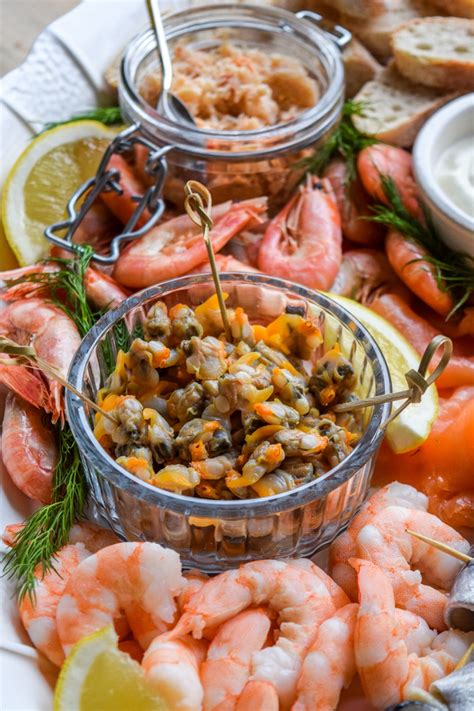 How To Build The Ultimate Christmas Eve Seafood Platter | Rachel Phipps