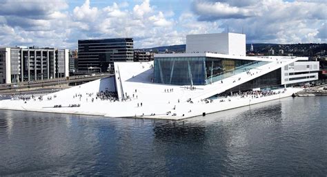 art 4 logic: The Oslo Opera house