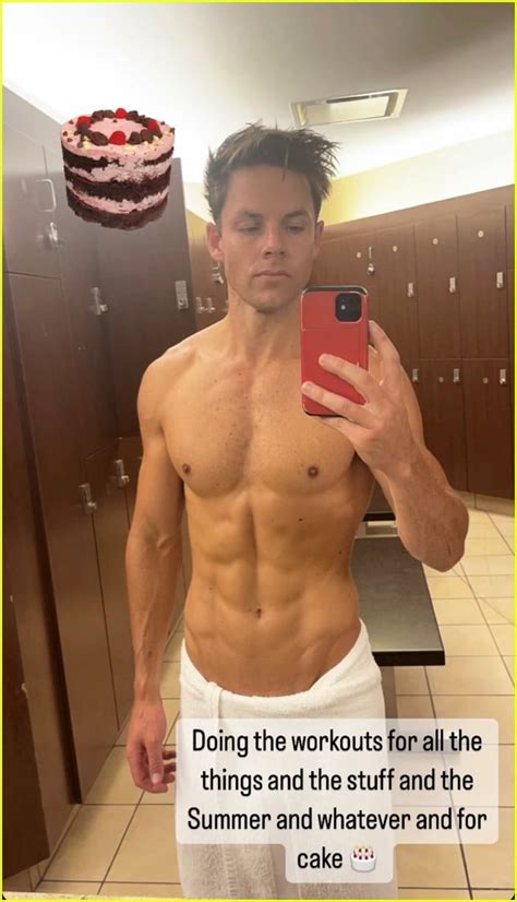 Station 19's Lachlan Buchanan Shows Off His Summer Body in Shirtless Locker Room Pic: Photo ...