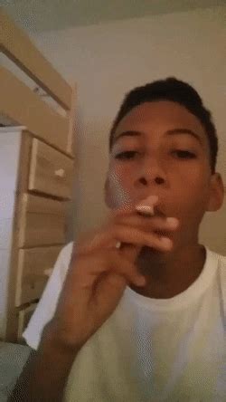 Kid with absolute insane vaping skills! http://ift.tt/2ofjFks | Funny ...