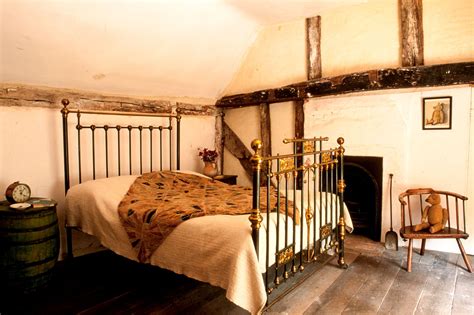 C17th Converted Tavern - Page 1 | Country style bedroom, Bedroom design ...