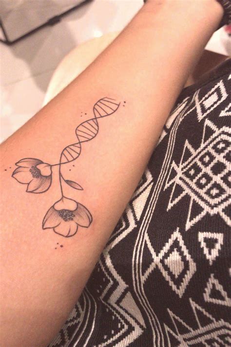 Tatuagem flores genética in 2020 | Biology tattoo, Dna tattoo, Science tattoos