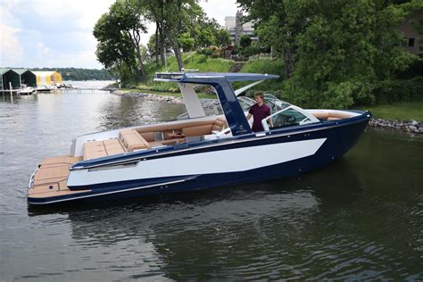 2020 Aviara AV32 I/O Motor Boot zum Verkauf - www.yachtworld.de