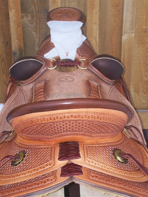 VR Saddlery:Custom western saddle