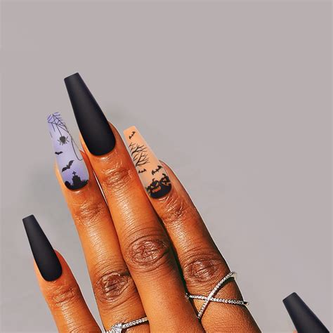 Top more than 150 girls with black nail polish best - noithatsi.vn