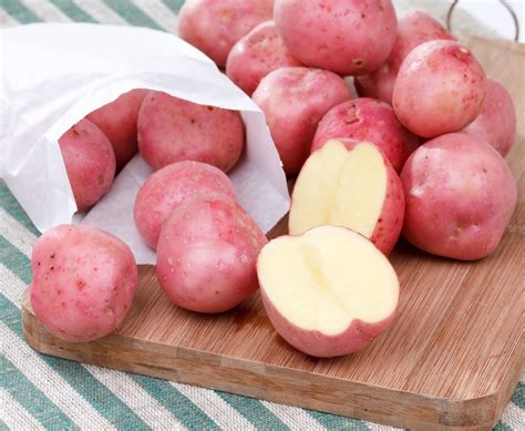 Garlic Smashed New Potatoes | Recipe | Red potatoes, Potatoes, Smashed new potatoes