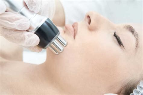 The Microcurrent Facial | How It Works & Why Some Recommend It + Botox