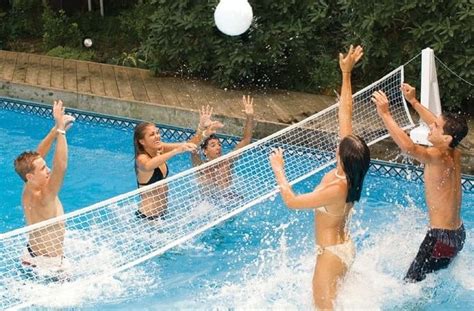 25+ Swimming Pool and Water Games - Icebreaker Ideas