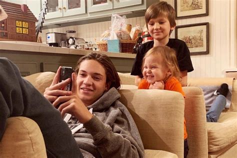 Kate Hudson Posts Rare Photo of All of Her Kids Together