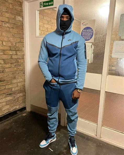 🧢💎💧💙 ️ in 2022 | Nike tech fleece men, Nike tech fleece outfit men ...