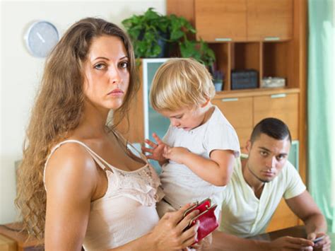 8 Common Problems That Occur In Nuclear Family - Boldsky.com