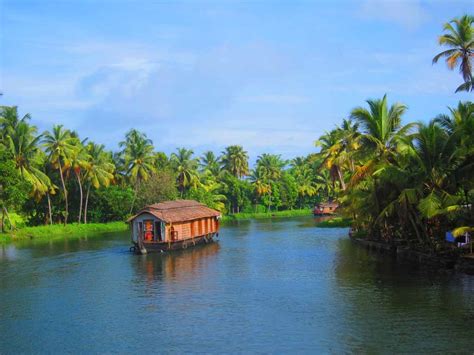 Kerala Attractions: Alleppey Backwaters exhibit the Richness of Nature