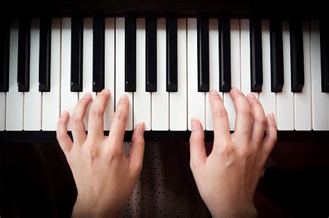 Playing piano – free photo on Barnimages