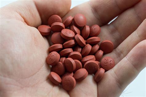 File:Ibuprofen tablets in palm of hand.jpg - Wikimedia Commons