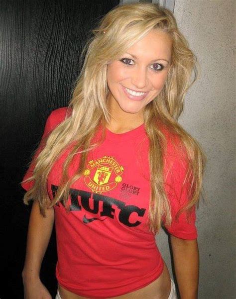 Manchester United FC - The Stretford End: The best girls support ...