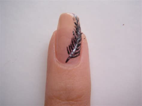 Beauty, Make Up, Nail Polishes, Fashion.: Feather Nail Art.