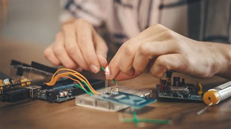 5 Fun and Basic Electronics Projects for Beginners – Review Geek