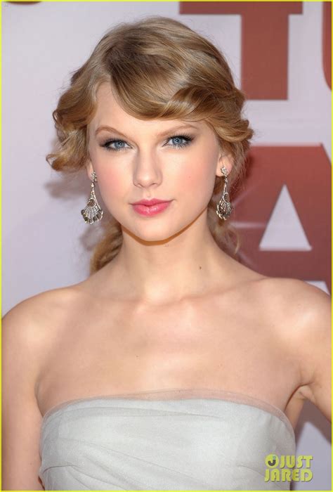 Taylor Swift - CMA Awards 2011 Red Carpet: Photo 2598619 | Taylor Swift Photos | Just Jared ...