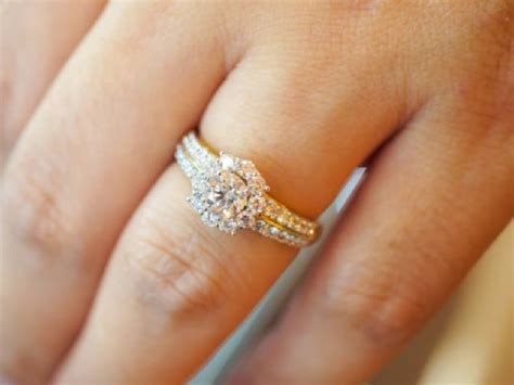 What is a Pave Ring Setting? (With Examples of Best Designs)