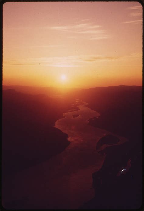 Sunrise over the Columbia River Gorge between the Hood Riv… | Flickr