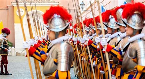 Swiss Guard. History of the Pontifical Swiss Guard: recruitment, service, ranks, uniform and arms