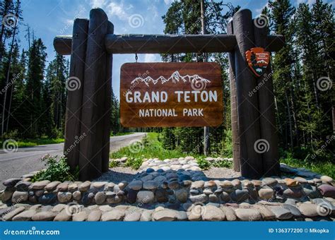 Yellowstone, Wyoming: Sign for Grand Teton National Park Entrance Editorial Image - Image of ...