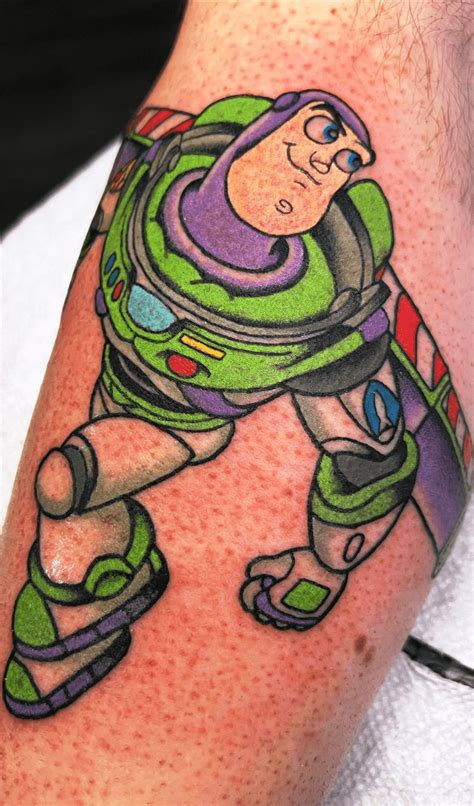 a man with a tattoo on his leg that has a buzz lightyear character on it