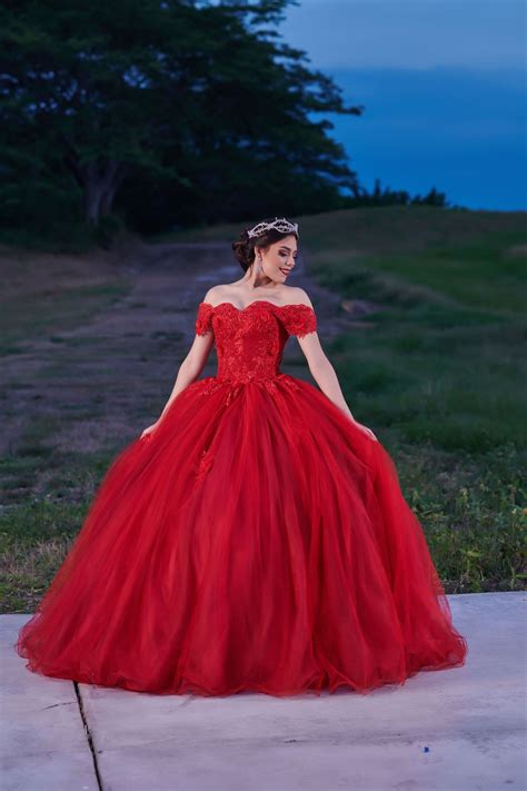 Princesa roja | Платья, Лицо