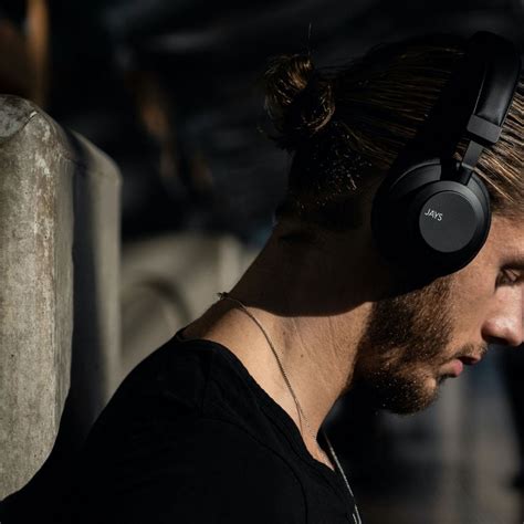 These ANC Headphones Are Minimalist Yet Over-Ear