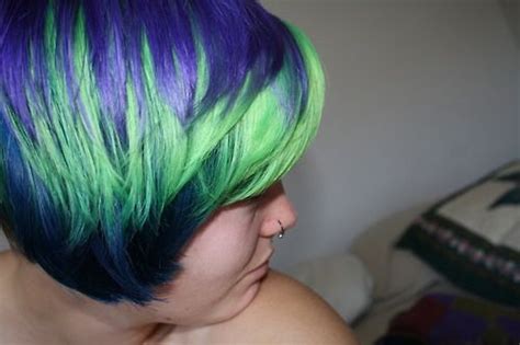 Short purple green dyed ombre hair | Hair inspiration color, Short sassy hair