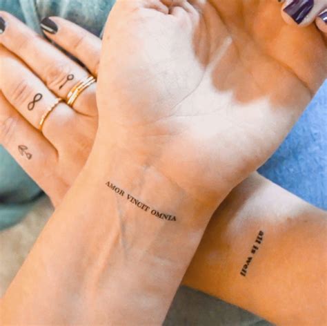 81 Kleine betekenisvolle tatoeages voor vrouwen - Onmisbaar adres van kunst - | Tattoos, Bff ...