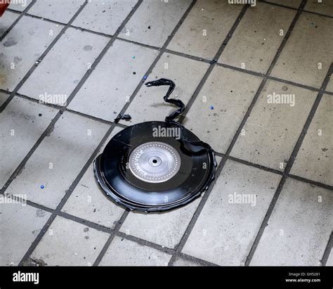 Broken vinyl record hi-res stock photography and images - Alamy