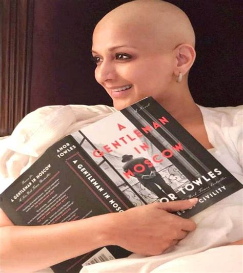 Amid cancer treatment, Sonali Bendre posts strong picture of herself ...