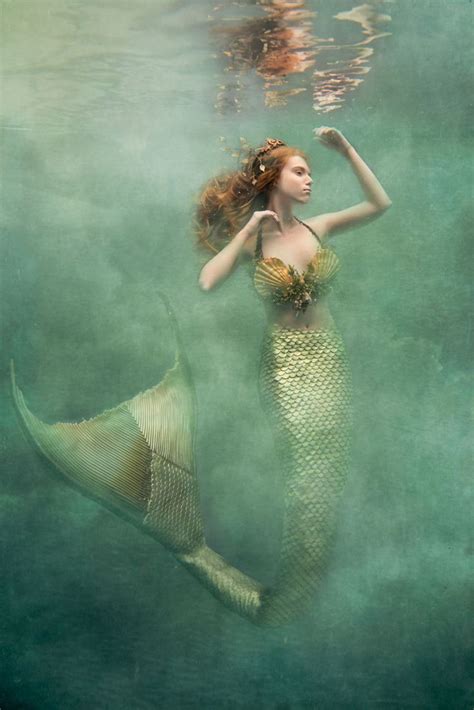 13 Beautiful And Dramatic Underwater Portraits | Mermaid photography ...