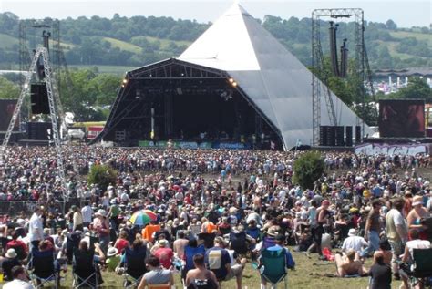 How to Experience the Glastonbury Festival In Style