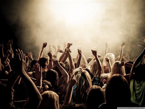 Crowd Wallpapers - Top Free Crowd Backgrounds - WallpaperAccess