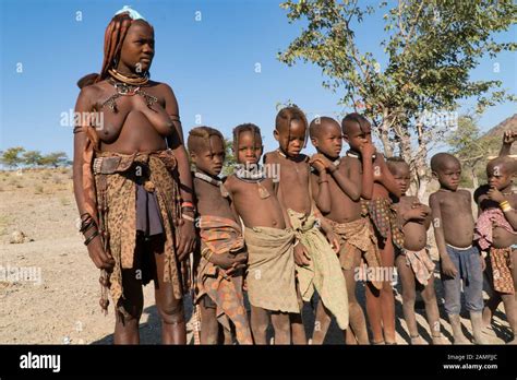 African tribal women hi-res stock photography and images - Alamy