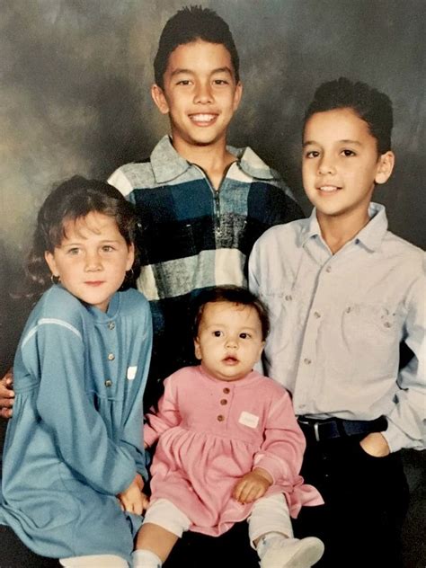 Kerr siblings, from left: Madeline, infant Samantha, Daniel (in back ...