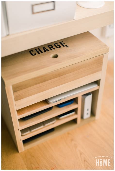 DAANIS: Laptop Table With Charging Station