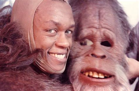 Harry and the Hendersons (1987)