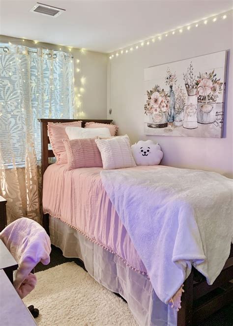 Pink & White Dorm Decor 💕 | Pink dorm rooms, College dorm room decor, Pink dorm room decor