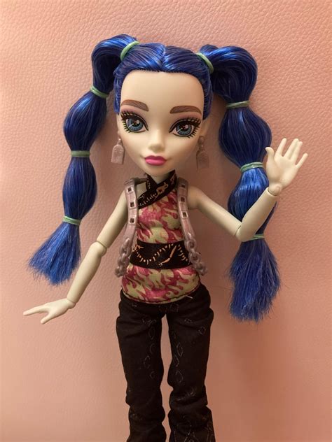 Where can I buy clothes without a doll that fit g3? : r/MonsterHigh