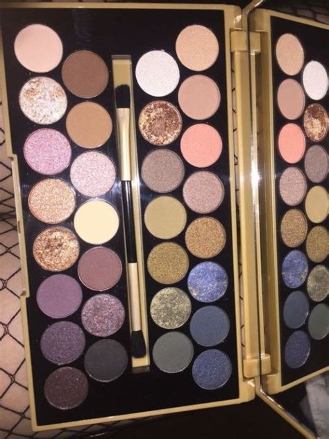 I am in love with this Makeup Revolution eyeshadow palette!