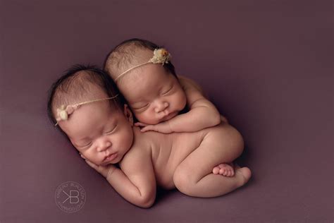 Twins Photographer in Houston Texas - Photographer Maternity and Newborn Photography Houston TX